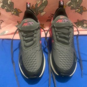 Nike Air Max 270 Size 4. USED GOOD CONDITION